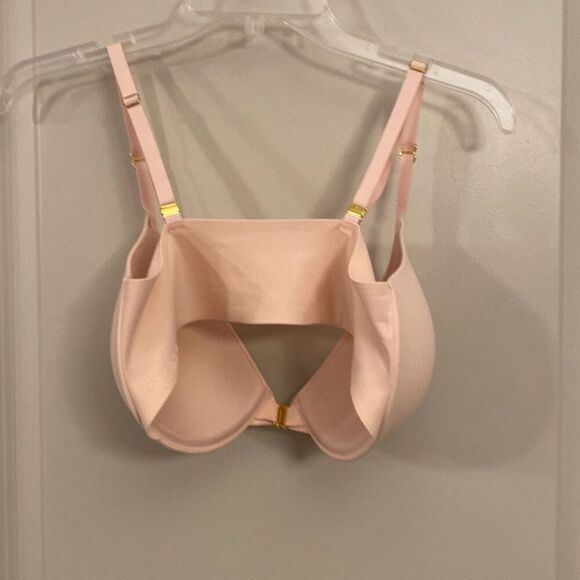 Victoria’s Secret incredible bra size 34DD  - Picture 5 of 6